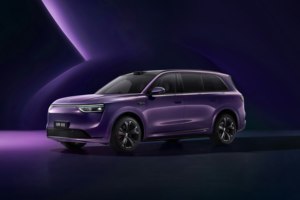 问界M8纯电版预售价格37.8万元起 三个版本有什么区别？