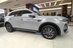 红旗豁出去了！豪华中型SUV跌至10.2万，配2.0T+8AT，月销9549台