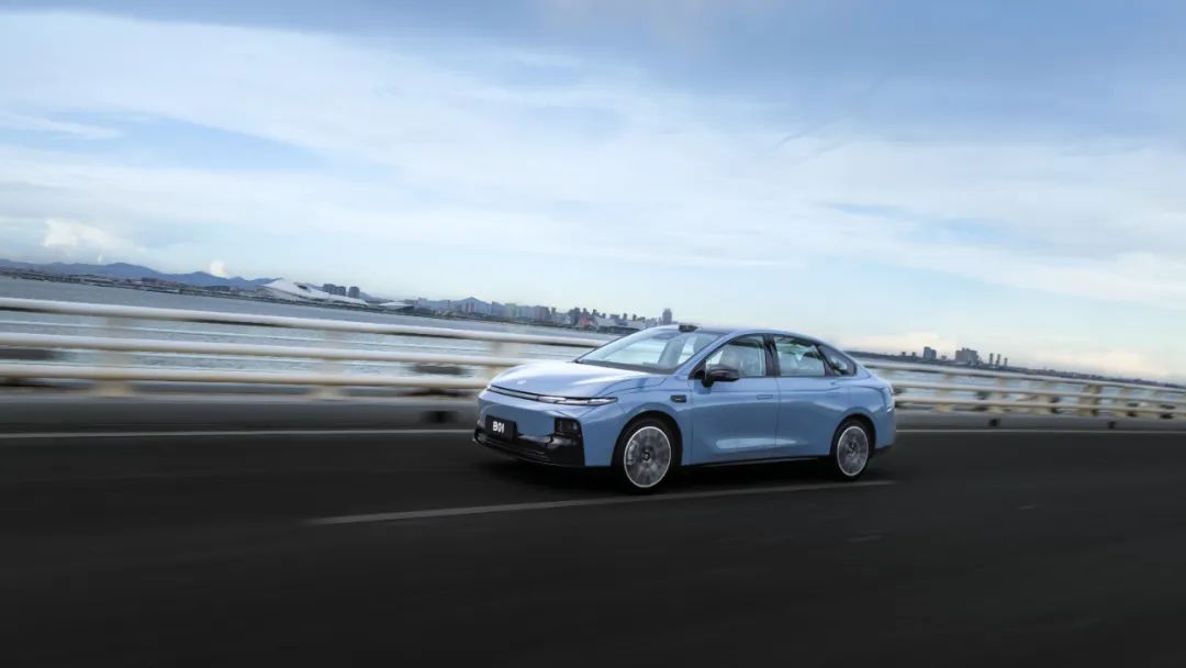 续航最长659km还有激光雷达 零跑B01售价8.98万起