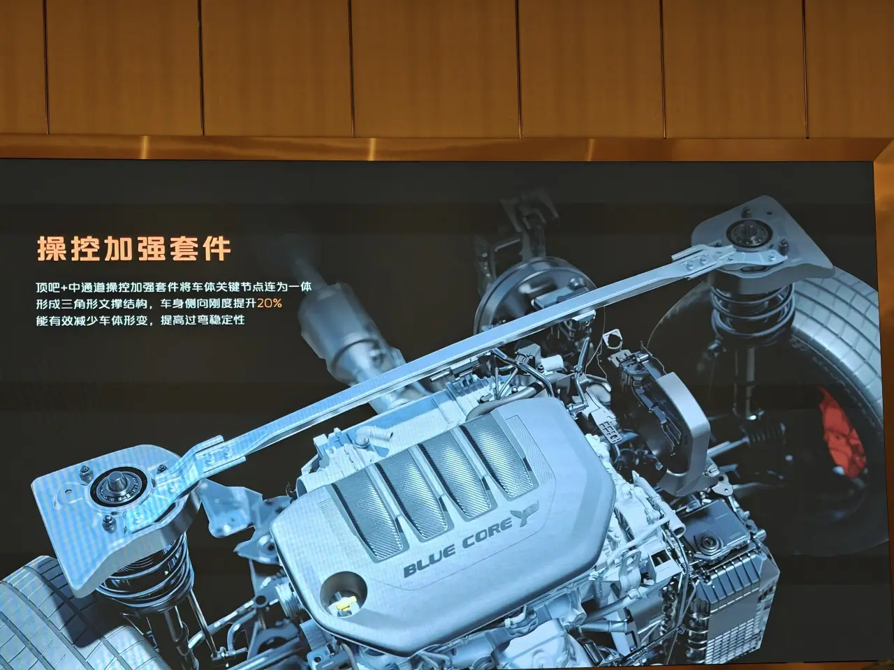 试第三代长安UNI-V 2.0T劲擎版：10万出头买小A7，底盘变得更刚了