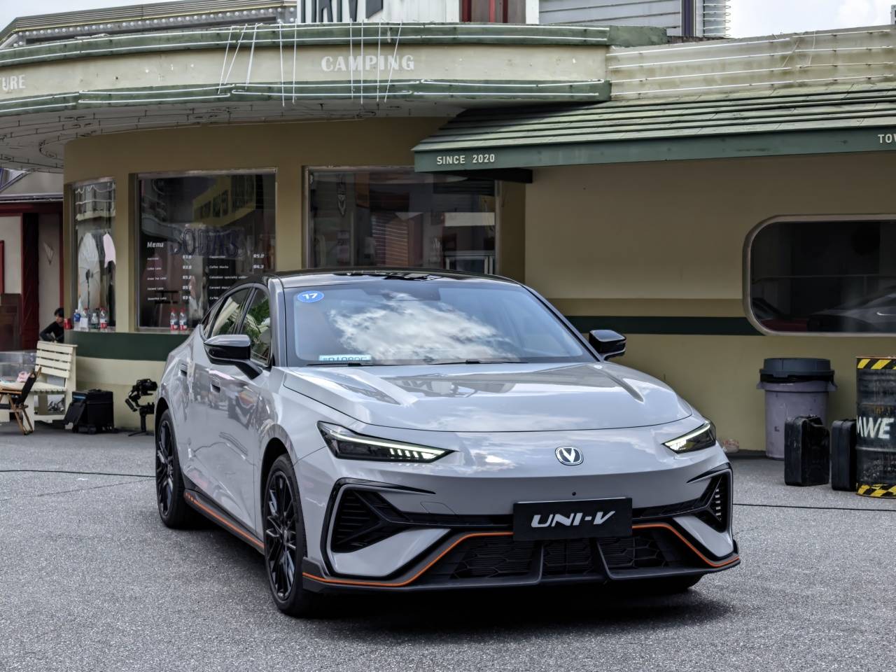 试第三代长安UNI-V 2.0T劲擎版：10万出头买小A7，底盘变得更刚了