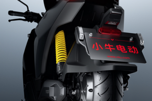 九号N系还在用10寸胎？小牛电动FX Citi 12寸宽胎过弯稳如轨道车！
