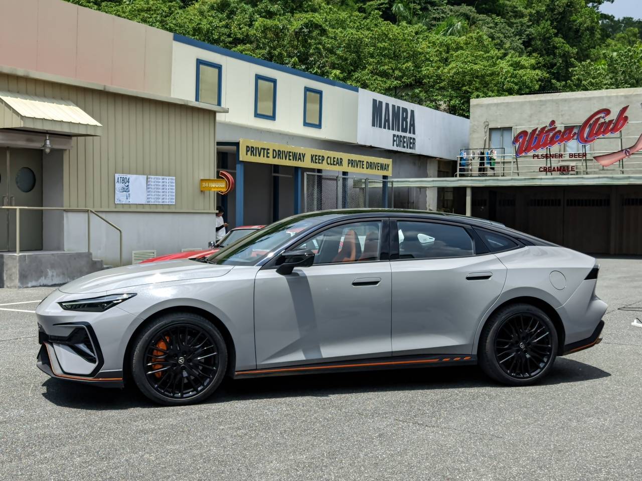 试第三代长安UNI-V 2.0T劲擎版：10万出头买小A7，底盘变得更刚了