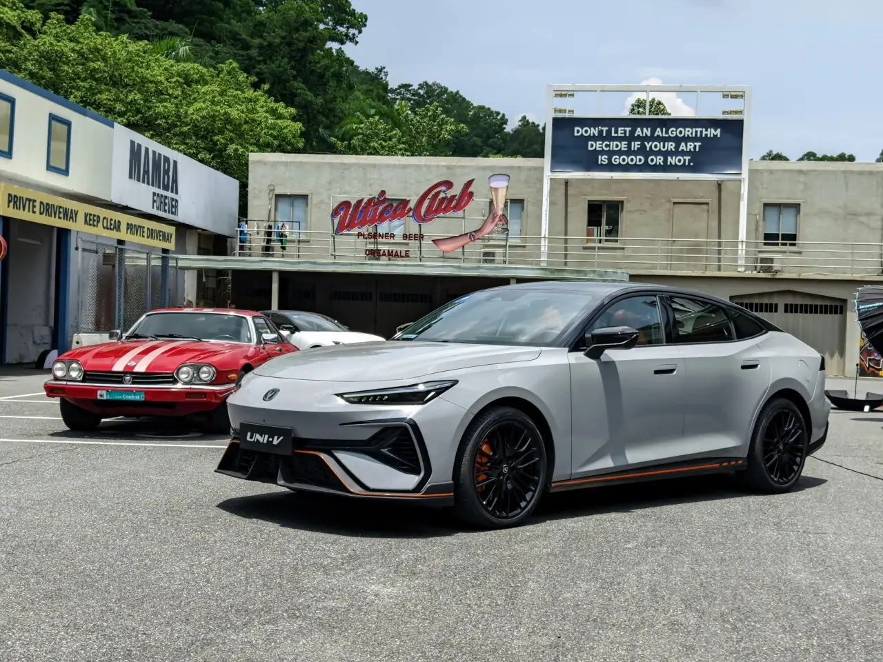 试第三代长安UNI-V 2.0T劲擎版：10万出头买小A7，底盘变得更刚了
