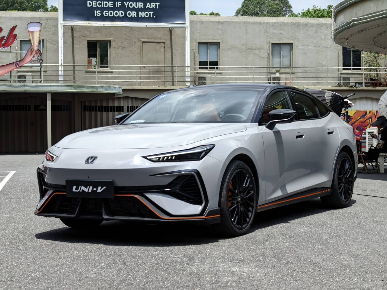 试第三代长安UNI-V 2.0T劲擎版：10万出头买小A7，底盘变得更刚了