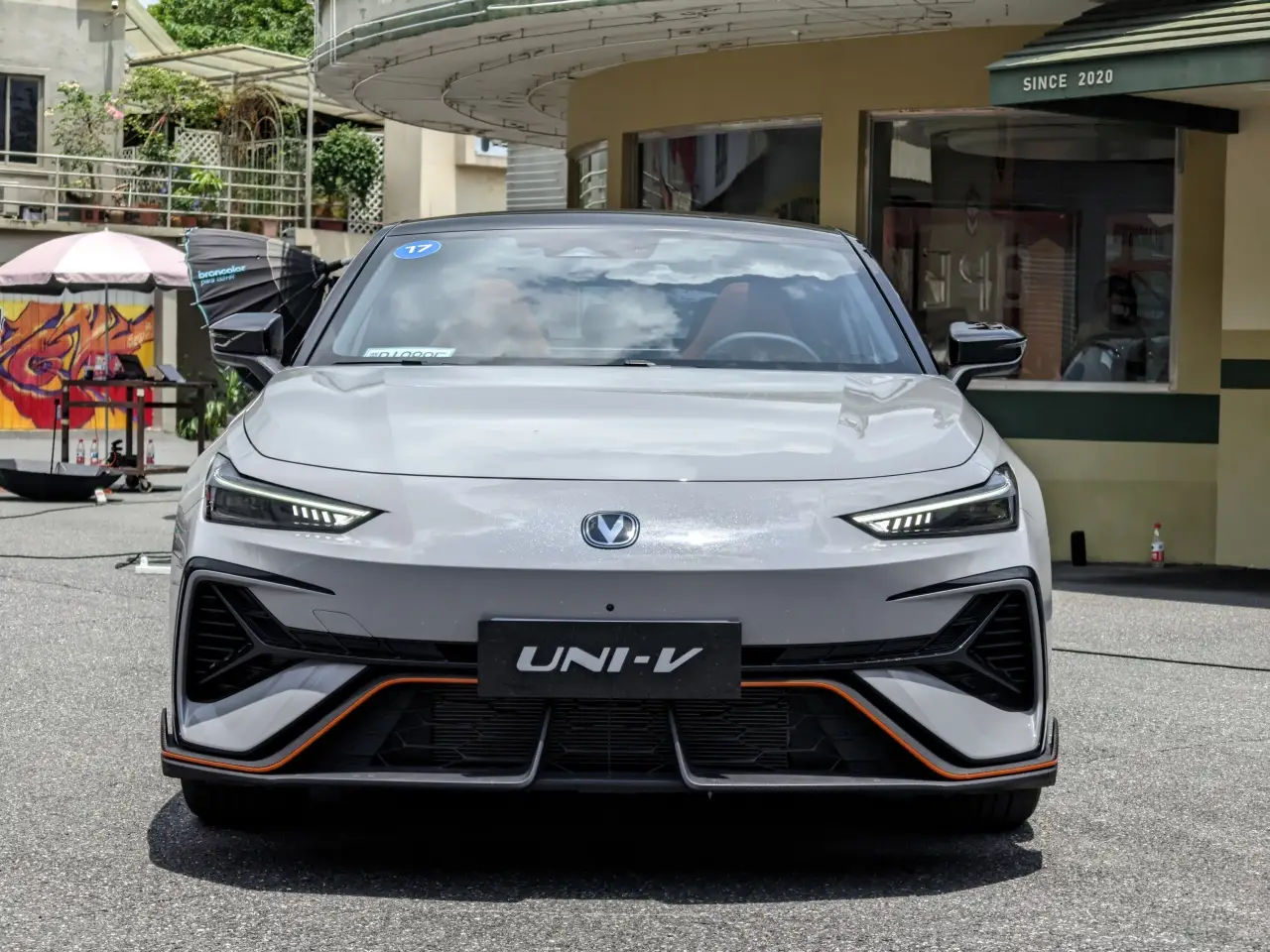 试第三代长安UNI-V 2.0T劲擎版：10万出头买小A7，底盘变得更刚了