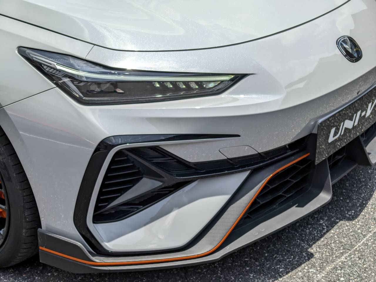 试第三代长安UNI-V 2.0T劲擎版：10万出头买小A7，底盘变得更刚了