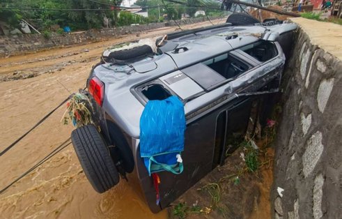 方程豹奖励保定暴雨中见义勇为车主 好人有好豹具象化