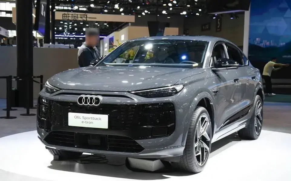 奥迪和华为第一辆车，35-40万，你会选奥迪Q6L etron还是问界M8纯电版？