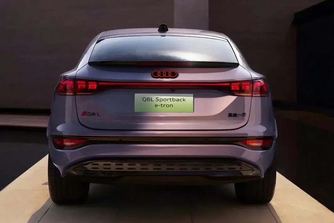 奥迪和华为第一辆车，35-40万，你会选奥迪Q6L etron还是问界M8纯电版？