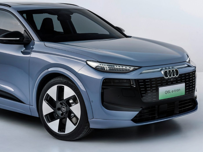 奥迪Q6L e-tron首发第二代OLED尾灯，发光四环logo成夜间焦点