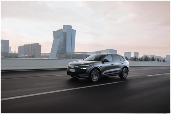 奥迪Q6L e-tron全球首创数字OLED尾灯，车辆如何与道路环境通信？
