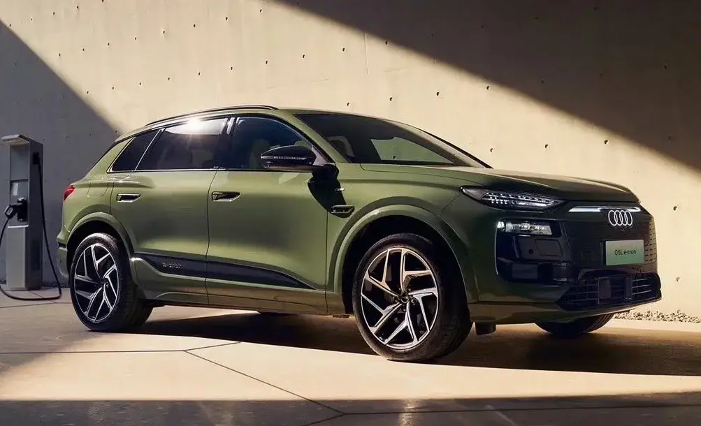 奥迪和华为第一辆车，35-40万，你会选奥迪Q6L etron还是问界M8纯电版？