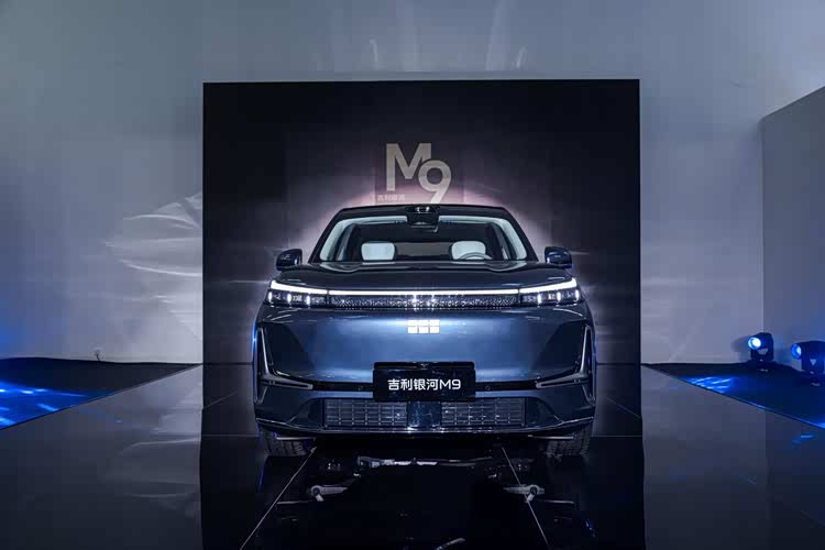 吉利银河M9：这辆“AI大六座”，要给全尺寸SUV市场来点狠的！