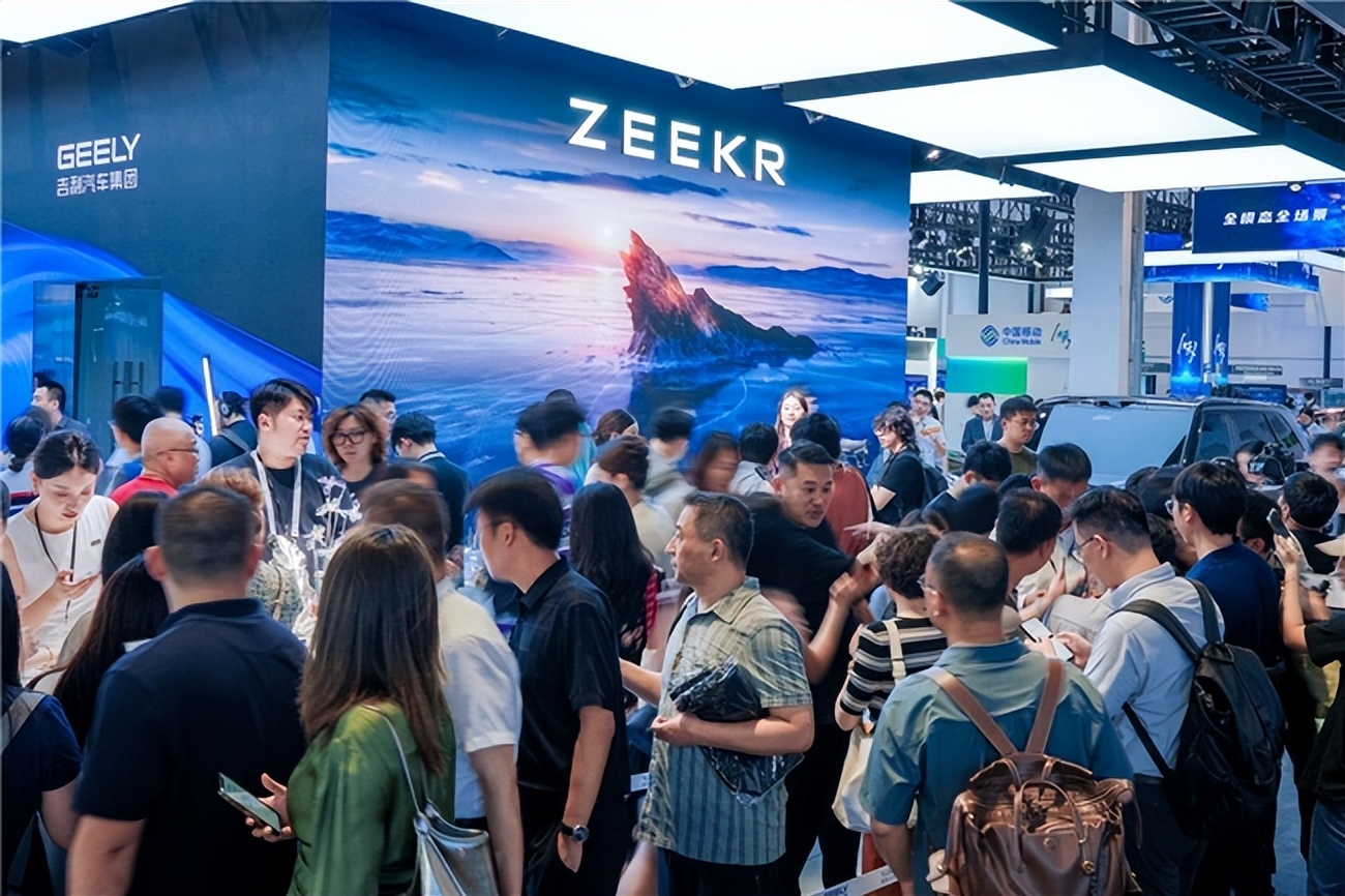 吉利携阶跃星辰亮相2025 WAIC，全域AI技术成焦点