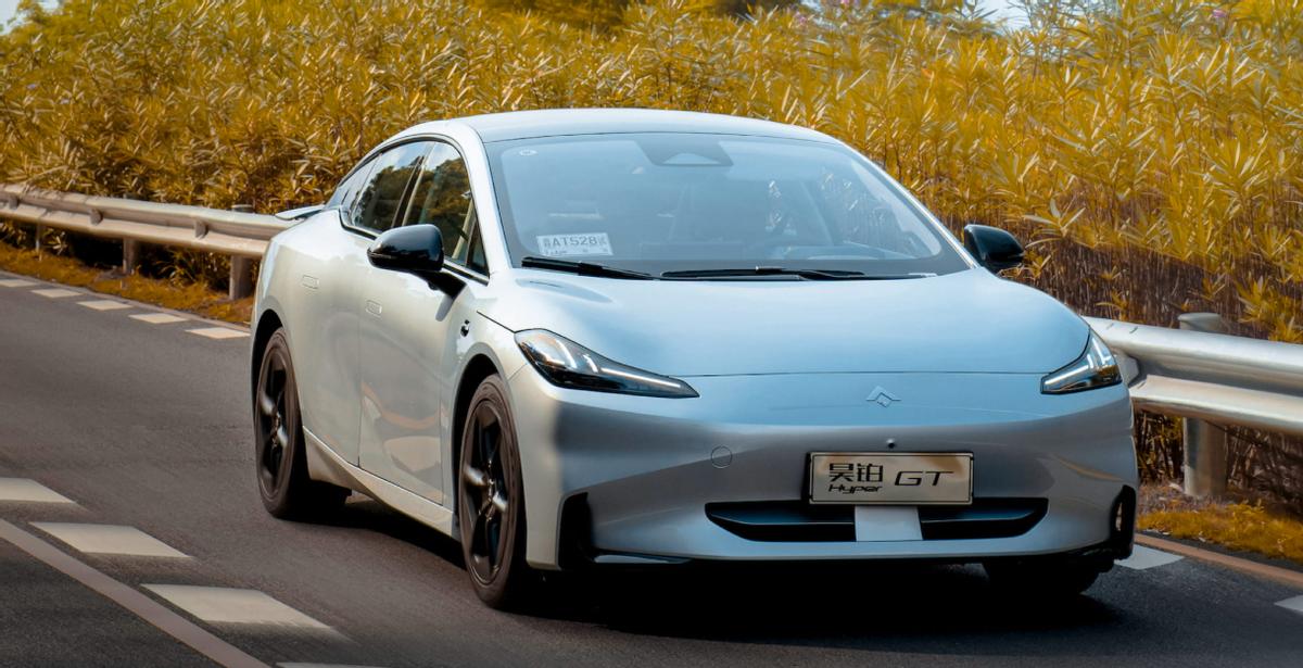 2025款昊铂 GT：年轻性能轿跑的极致之选