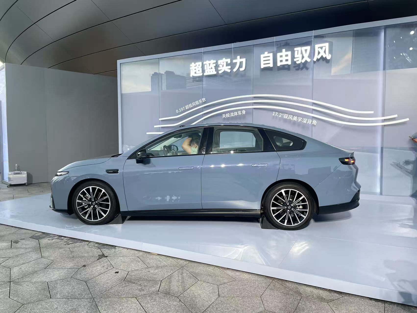 理想平替变“小鹏平替”？零跑B01定价11万还送激光雷达