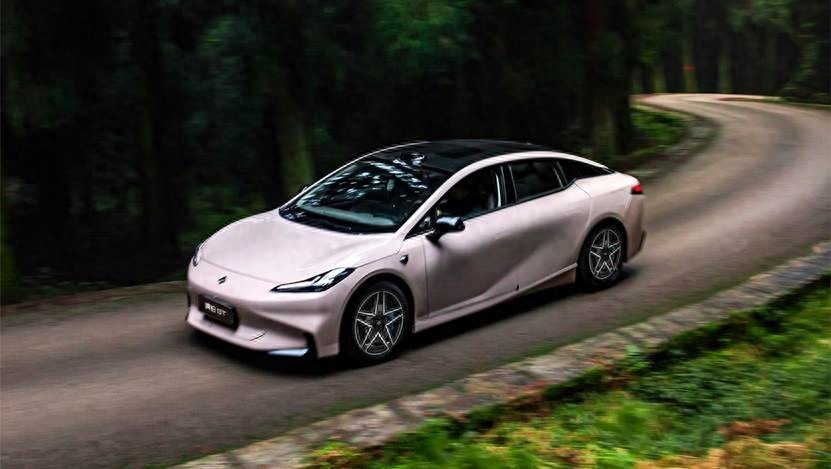 2025款昊铂 GT：年轻性能轿跑的极致之选