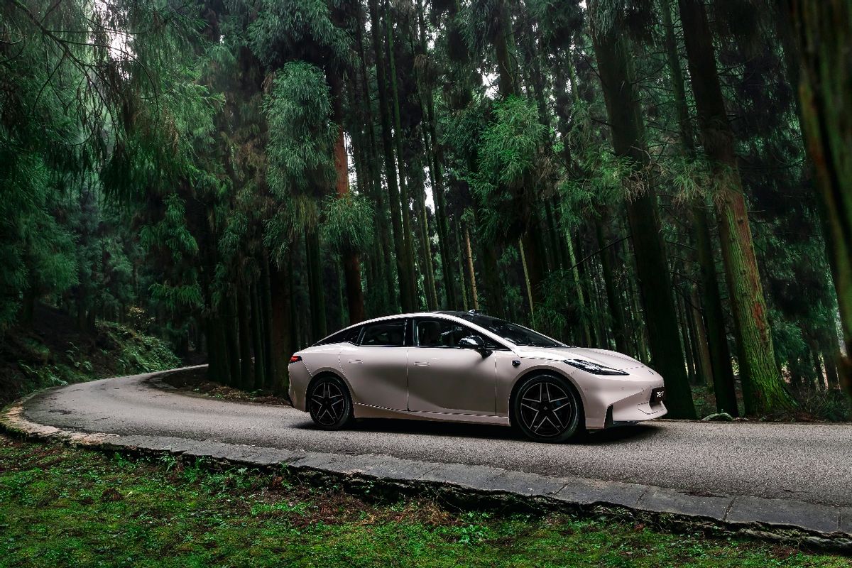 2025款昊铂 GT：年轻性能轿跑的极致之选