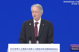 AI教父辛顿中国首次演讲：养虎为患，警惕超级智能掌控世界
