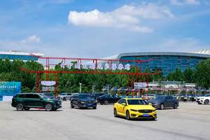 吉利斩获燃油SUV、轿车双冠，电车浪潮下仍有“不可替代价值”​