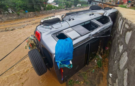 暴雨洪流中的生命铠甲：方程豹豹 5 与车主的双向奔赴