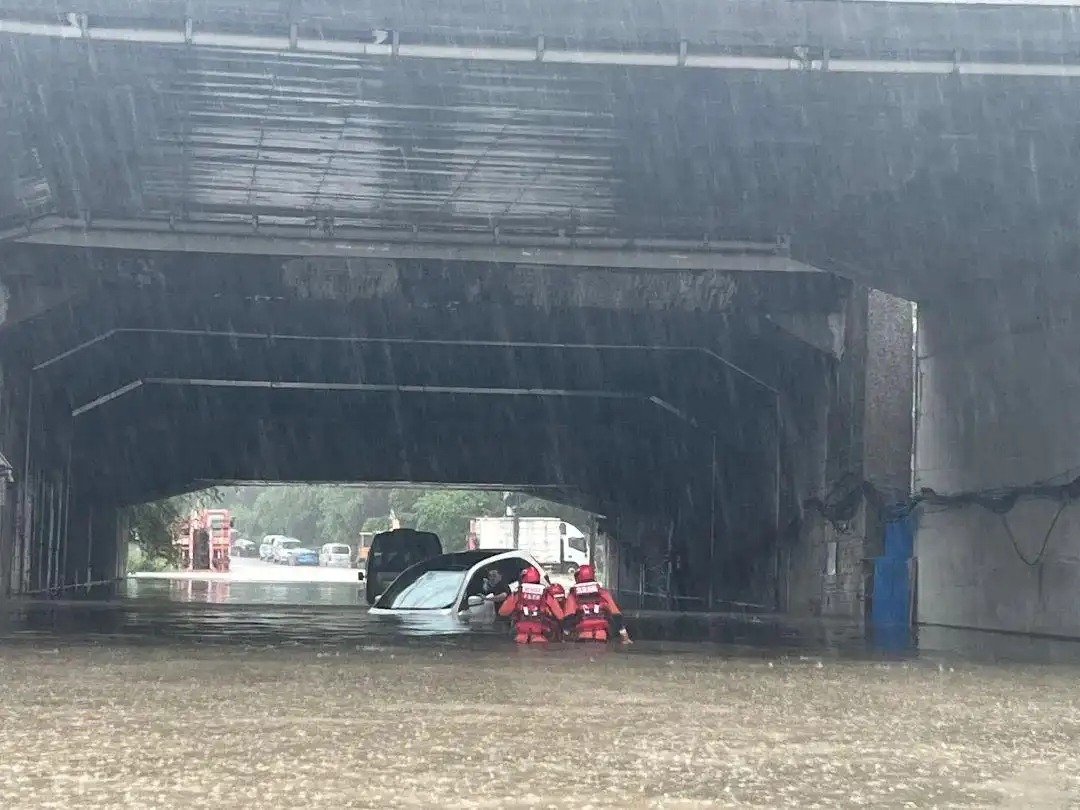 一文了解清楚：洪水暴雨之下该如何确保爱车及人身安全