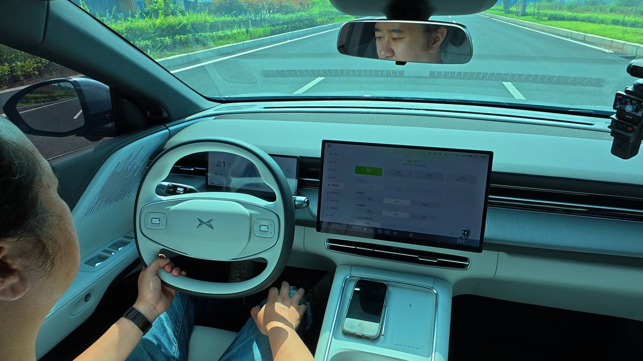 20万纯电SUV动态横评：谁更硬核谁更舒适？