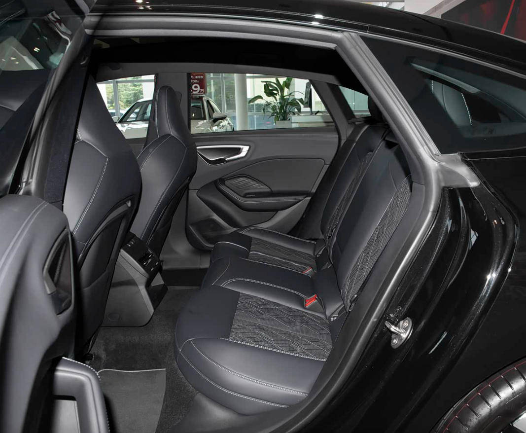 压力不小！限时预售价26万起，上汽奥迪A5L Sportback能行吗？