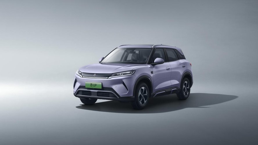比亚迪元UP再推新款，301KM领航型上市，售价7.48万元