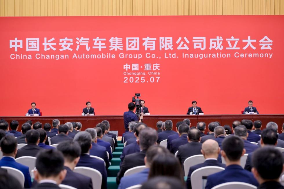 新央企深蓝携潮流科技启新程，以硬核实力铸全球信赖典范