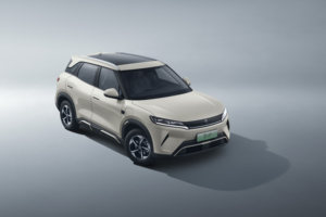 致敬全球150万份热爱，元UP加推301KM领航型，售价7.48万元
