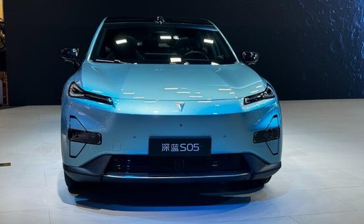“中国长安汽车”与时俱进，深蓝汽车国内外全面发力