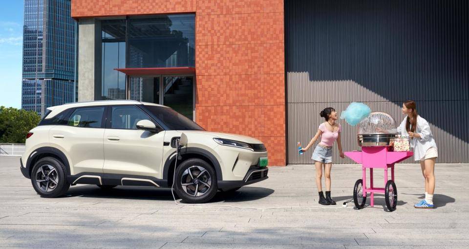 年轻人第一台SUV，元UP 301KM售7.48万元