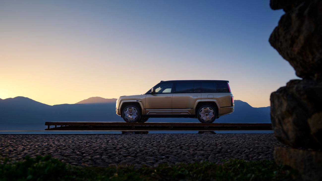 定位全尺寸行政豪华SUV，仰望U8L鼎世版预售130万元