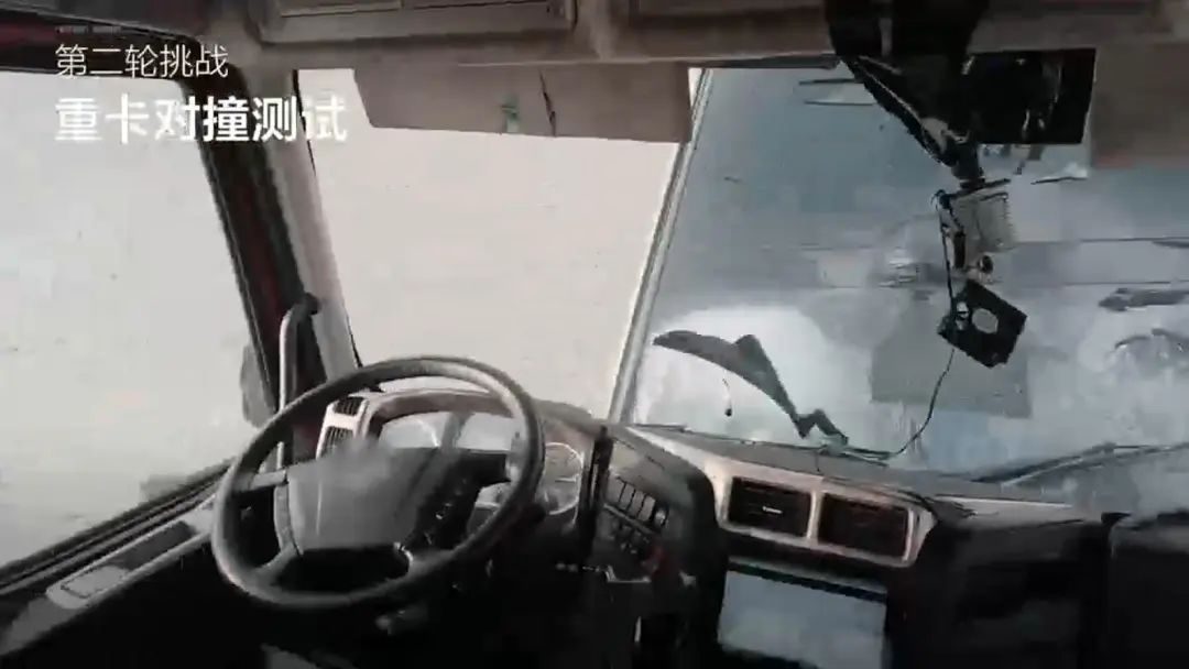 理想i8“撞飞”重卡遭打脸？乘龙卡车喊冤：虚假宣传，法务部介入