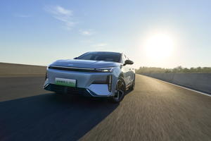 银河L6 EM-i 7.78万起+0息 年轻人的 Dream Car 来了