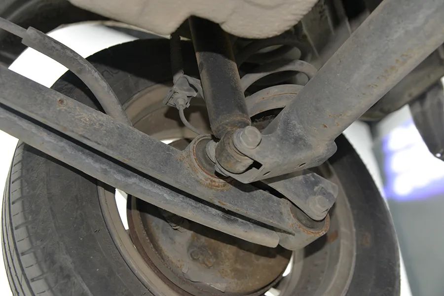 昌河北斗星拆车：一个壳子+四个轮=这辆车！