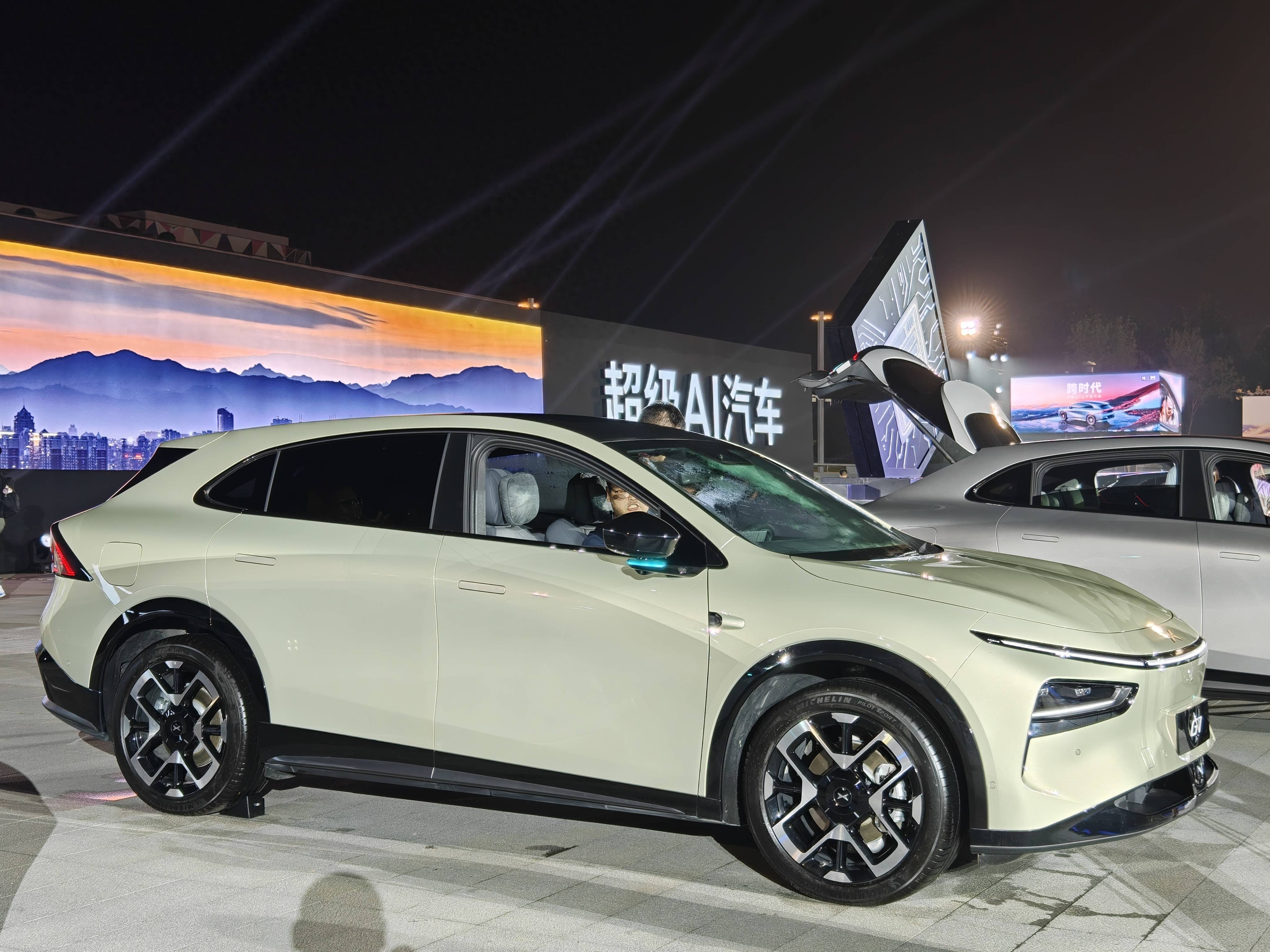 小鹏G7顶配才瞄准Model Y，入门版进入20万让谁很难受