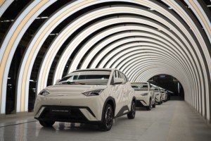 比亚迪巴西工厂首车下线，中国智造改写拉美汽车版图
