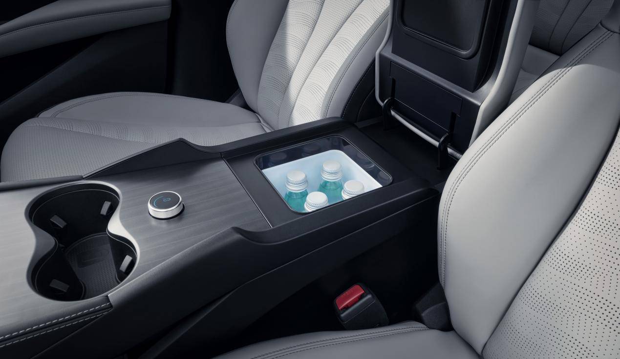 全系标配冷暖两用车载冰箱！比亚迪海豹06DM-i旅行版10.98万元起