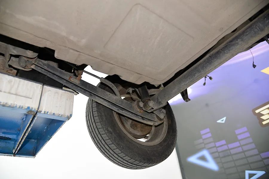 昌河北斗星拆车：一个壳子+四个轮=这辆车！