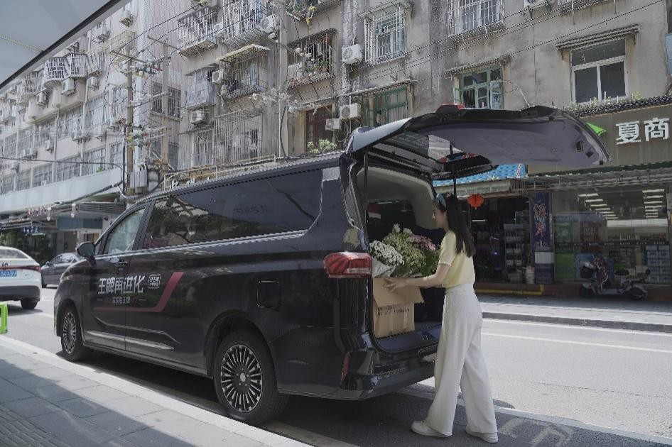 花店老板娘的选车经：对比多款新能源车后，为何独爱锐胜 E-M7？