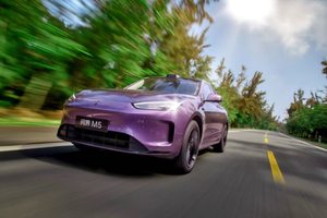 破界·驭境：问界新M5 Ultra“陆地小坦克”登陆《荒野行动》