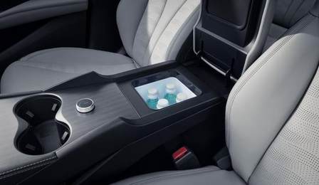 全系标配冷暖两用车载冰箱！比亚迪海豹06DM-i旅行版10.98万元起