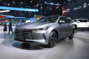 比亚迪豁出去了！畅销家轿跌至5.48万，长近4米8，油耗2.17L