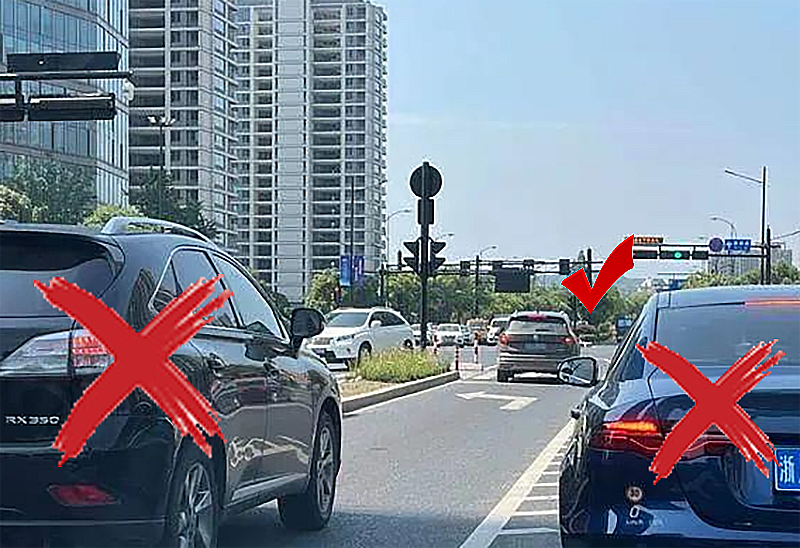 “避晒式等灯”不仅缺德而且违法，汽车司机们不要过于矫情