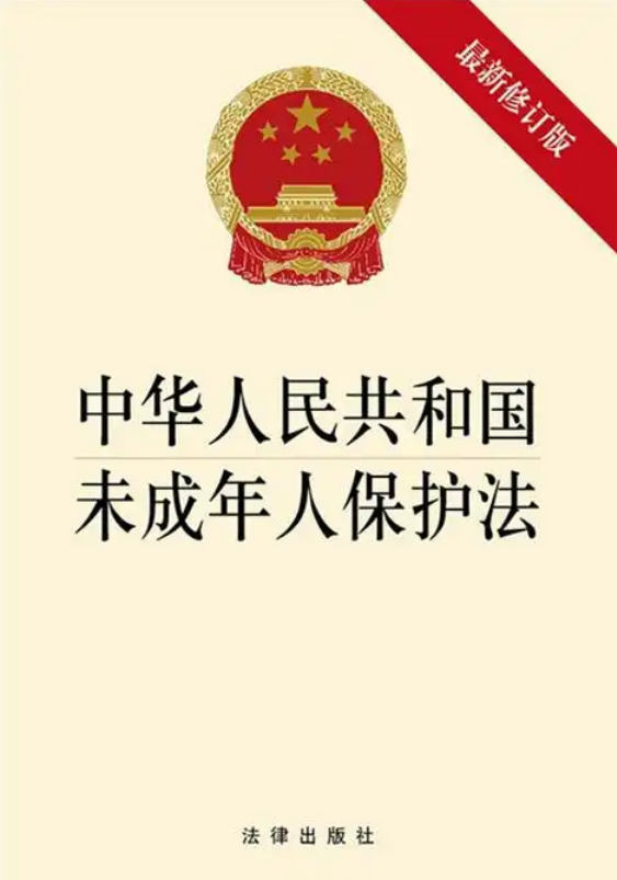 3名初中生偷走奔驰汽车酿成事故，车辆定损43万元！保险该赔吗？