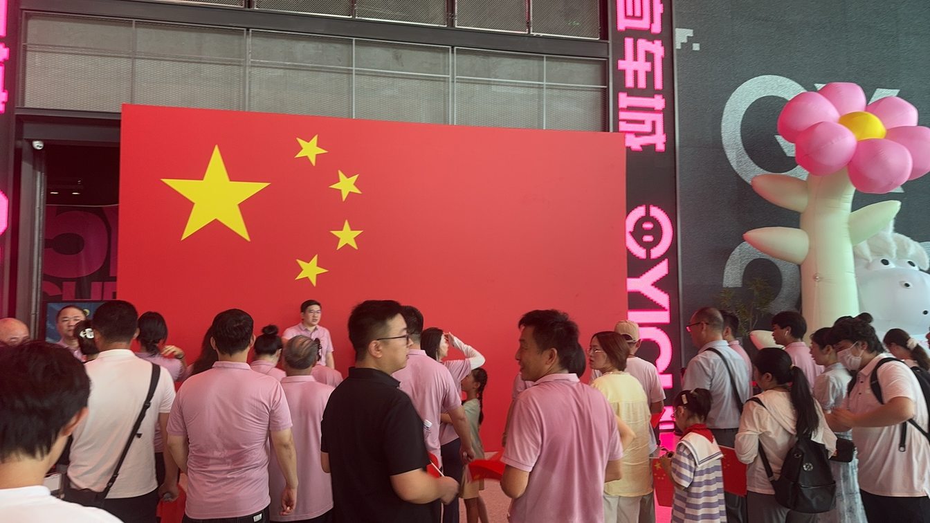 宜车城红了！原天安门国旗护卫队首赴安徽 演绎国家级升旗盛典