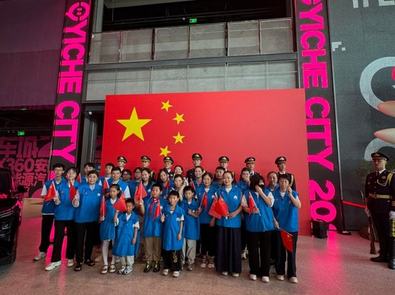 赤心映红旗 宜车城红了！原天安门国旗护卫队首赴安徽执旗